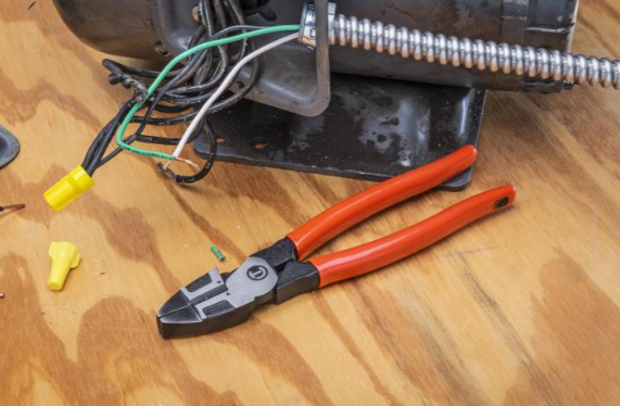 Crescent Z2 8" Lineman Plier Dipped Handle